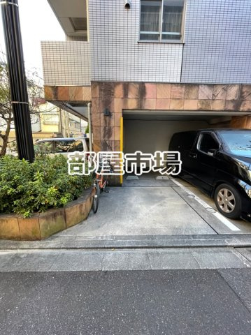 グランシャス浅草橋ル・リオンの駐車場