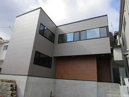 広島市安佐南区緑井８丁目　新築一戸建ての外観