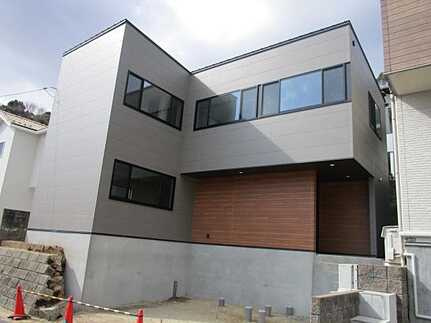 広島市安佐南区緑井８丁目　新築一戸建ての外観