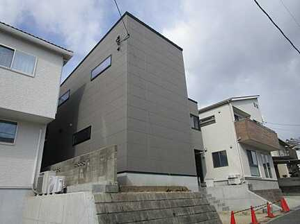 広島市安佐南区緑井８丁目　新築一戸建ての外観