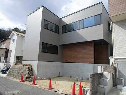 広島市安佐南区緑井８丁目　新築一戸建ての外観