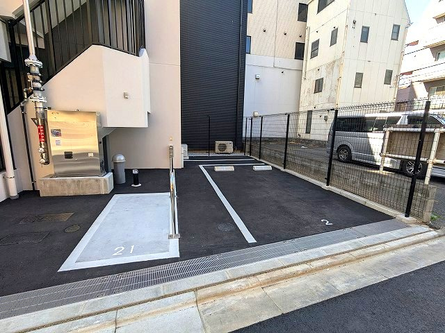 Prime Bliss新御徒町の設備|平置駐車場とバイク置場、空き状況はご確認お願い致します