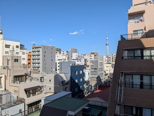 Prime Bliss新御徒町の設備|6F、非常階段からの眺望、スカイツリー隅田川花火見えます