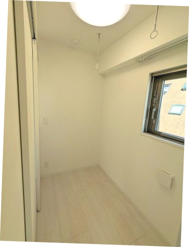 Prime Bliss新御徒町の設備|洋室
フロアによりナチュラルとホワイトの内装
照明付き
角部屋窓付き