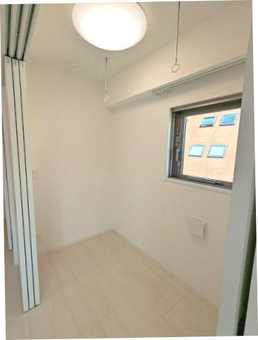 Prime Bliss新御徒町の設備|洋室
フロアによりナチュラルとホワイトの内装
照明付き
角部屋窓付き
