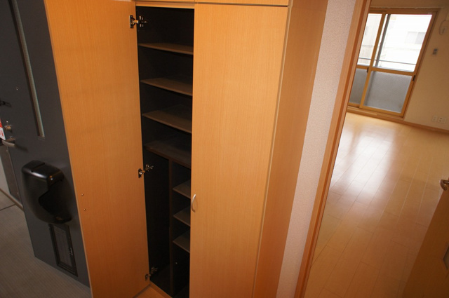 リビングタウンひたち野 Ｂの玄関