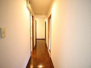 フローラ六甲の玄関