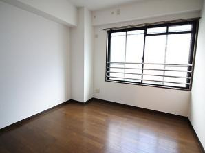 フローラ六甲の洋室