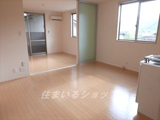 広島市安佐北区亀山１丁目のアパートの居間・リビング|エアコン付き