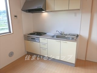 広島市安佐北区亀山１丁目のアパートのキッチン|３口ガスコンロ・グリル付き・食洗機対応システムキッチン