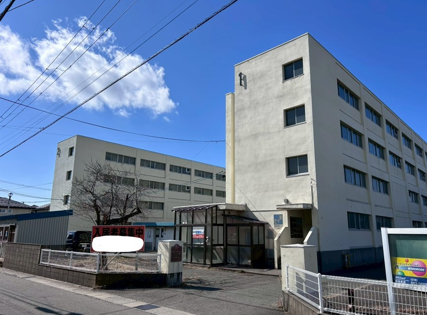 秋田市　2棟一括　1棟マンションの外観