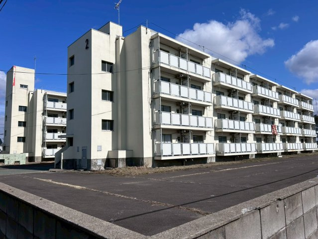 秋田市　2棟一括　1棟マンションの外観