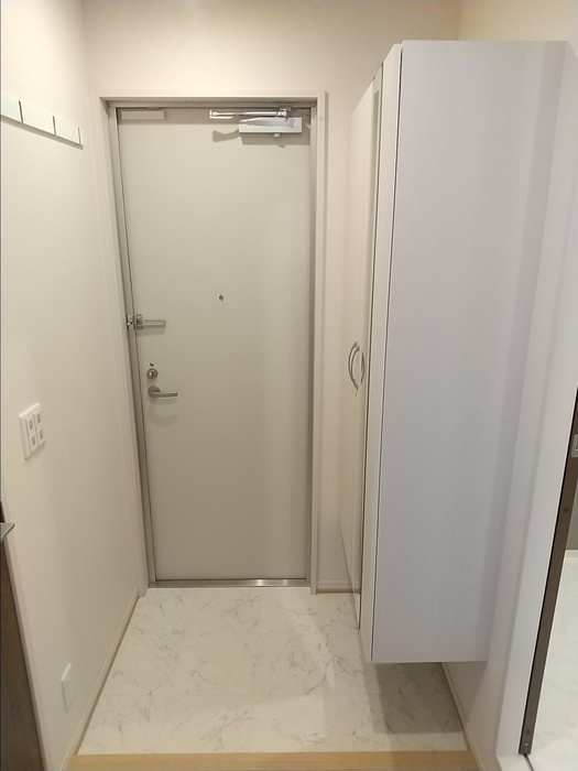 プティ　ルピナスの玄関