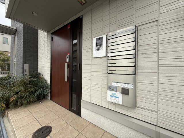 プティ　ルピナスのエントランス