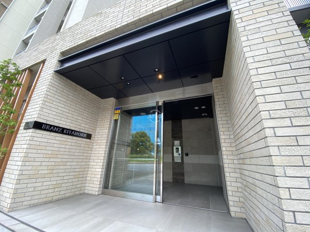 ブランズ北堀江　堀江小学校区のエントランス|ブランズ北堀江　エントランス