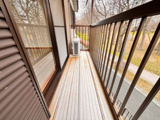 【バルコニー】 | 千葉市若葉区桜木町3丁目　中古戸建 | バルコニーからの眺望は開放感もございます。晴れた日には明るい陽光と、清々しい風が優しく通り抜けるポジションに設置！