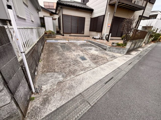 【駐車場】 | 千葉市若葉区桜木町3丁目　中古戸建 | 敷地内に駐車スペースあり。日々の移動もスムーズです！