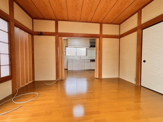 【洋室】 | 千葉市若葉区桜木町3丁目　中古戸建 | DKへつながる引き戸を開け、リビングの延長としても活用できて開放的な空間となります！