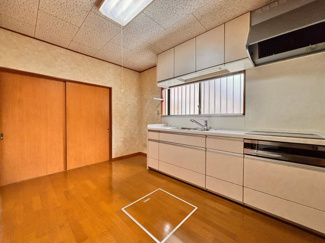 【キッチン】 | 千葉市若葉区桜木町3丁目　中古戸建 | お料理しながら大切な家族との会話を楽しむ。家族のコミュニケーションが生まれるキッチンです！