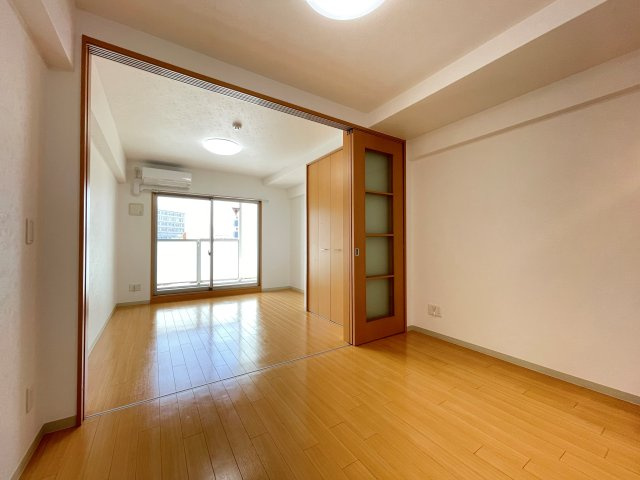 ピアッツァレント奈良医大前の居間・リビング|DK6.8帖※写真は同タイプのお部屋を使用しています