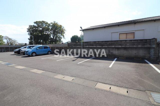 クレディ Ｂの駐車場