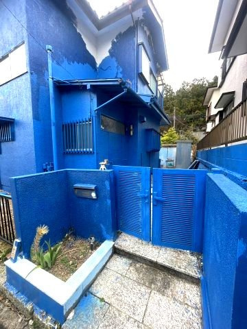 目印になる青い家　人と被らない住まいのその他共用部分|門です