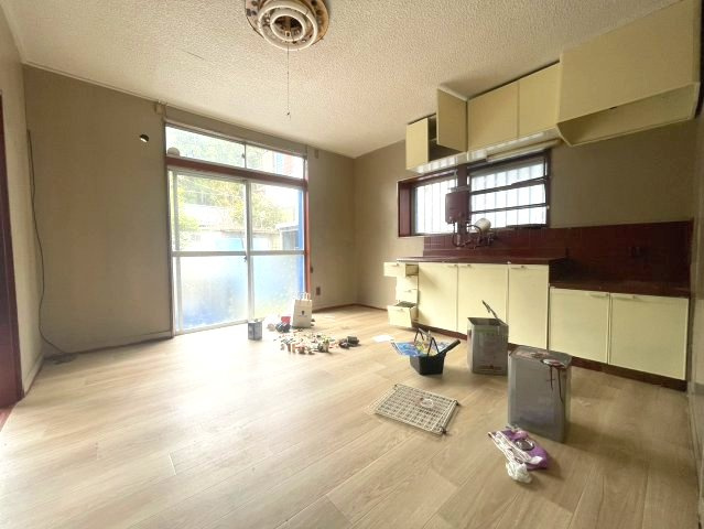 目印になる青い家　人と被らない住まいのキッチン|キッチンです
