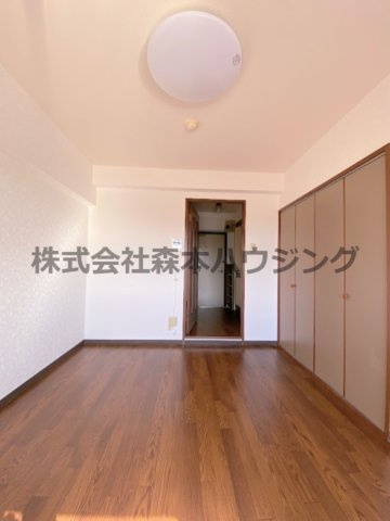 【洋室】 | 　スタジオM | 落ち着いた色調の洋室です