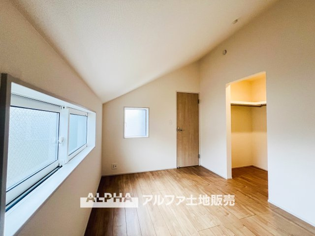 福生市福生　Ⅰ期　1号棟の洋室|【cozy room】
◆必要なもの、好きなもの◆しかないから安らげる。そんな部屋にしていく自分なりのデザインに。使いやすい部屋の形、大きい窓色々な用途が実現できる。