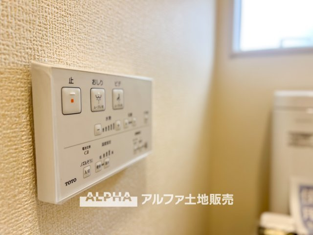 福生市福生　Ⅰ期　1号棟のトイレ|【Warm water flush toilet】
◆温水洗浄便座付きトイレ◆お掃除も楽々。快適に過ごすためには今や欠かせない設備の一つです。壁掛けリモコンで使いやすくいつでも清潔に保てます。