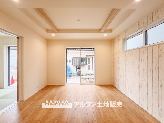 福生市福生　Ⅰ期　1号棟の居間・リビング|【Calm Days】
◆穏やかな日常へ◆
やわらかな光に包まれた空間が、忙しさを静かにほどいていく。ここで重ねる時間が、暮らしの輪郭を少しずつ整えていく。