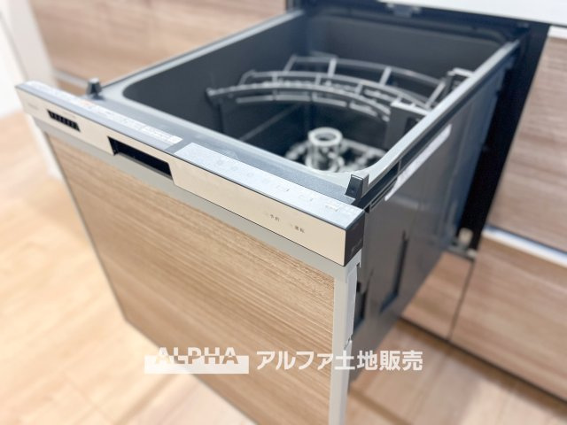 福生市福生　Ⅰ期　1号棟のキッチン|【Food washing machine】
◆食洗機◆お子様の面倒を見れる時間が増え時短になります。加えて手荒れも防げてしかも節水が高い為、大変人気があり重宝します。