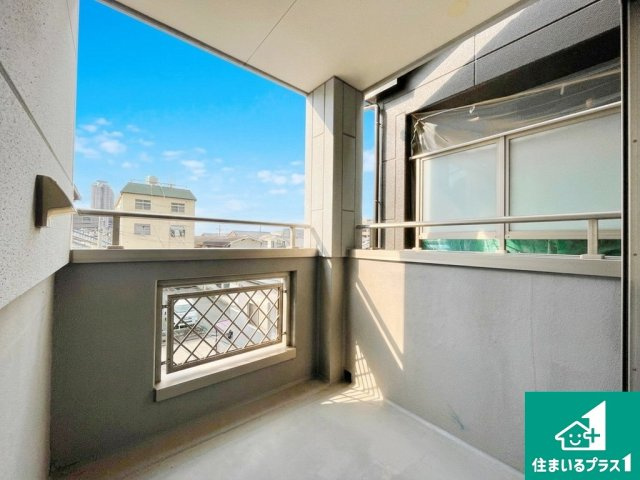 堺市堺区浅香山町　中古戸建のバルコニー|３階にもインナーバルコニーがあります♪【現地写真】