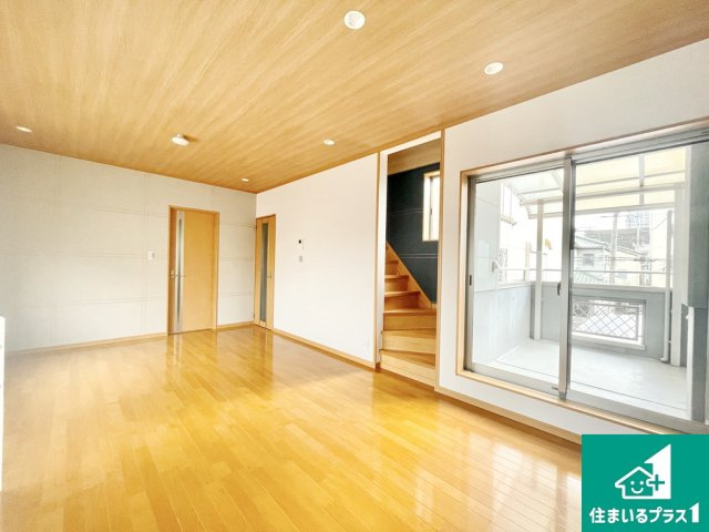 堺市堺区浅香山町　中古戸建の居間・リビング|リビングの別角度です♪【現地写真】