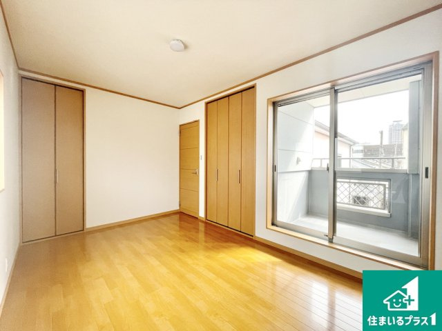 堺市堺区浅香山町　中古戸建の寝室|インナーバルコニーつきの洋室です♪収納も豊富♪【現地写真】