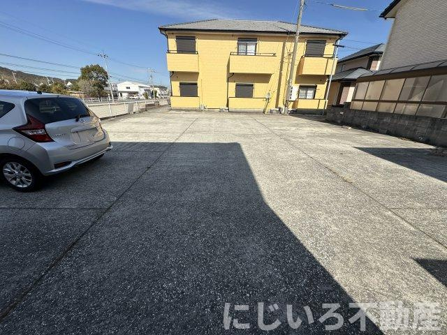 アナナメゾン2の駐車場