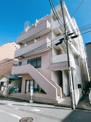 【外観】 | ヴァンハウス杉田 | 駅徒歩3分でスーパーやドラッグストア等何でも揃ってます！