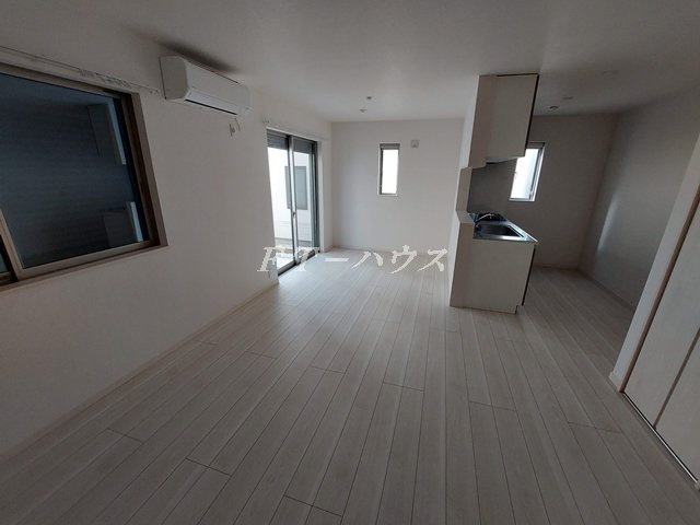 浪花町戸建　Ｂ棟の居間・リビング