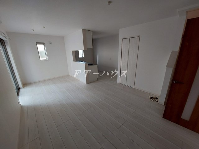 浪花町戸建　Ｂ棟の居間・リビング