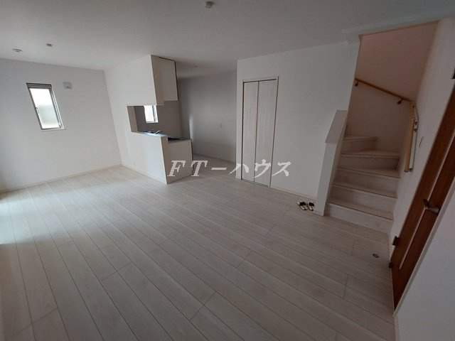 浪花町戸建　Ｂ棟の居間・リビング