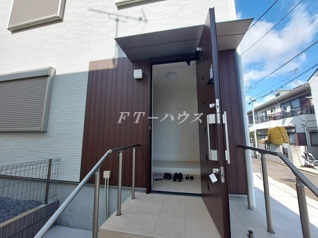 浪花町戸建　Ｂ棟の玄関