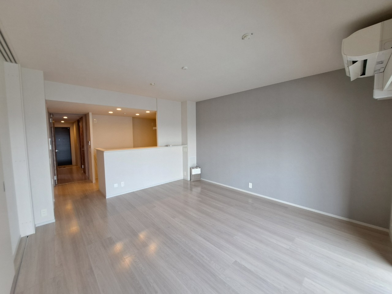 新潟市中央区南笹口１丁目のアパートの居間・リビング