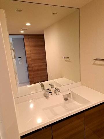 新潟市中央区南笹口１丁目のアパートの洗面所