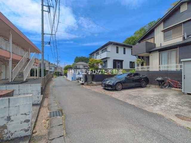 『八王子市中古戸建て』八王子市片倉町1585-1【仲介手数料無料】　八王子市片倉町　の前面道路含む現地写真|～仲介手数料無料☆八王子ひなた不動産～八王子市片倉町　中古戸建