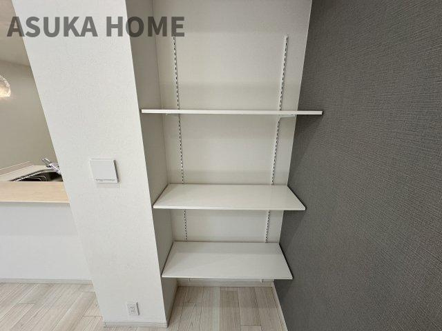 クイーンズガーデンサウスコートレジデンスのバルコニー|広くワイドなスペースになっているので、一度にたくさんの洗濯物が干せそうですね。