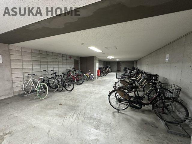 クイーンズガーデンサウスコートレジデンスのその他|毎日のお買い物に便利なビッグ・エー横浜日野店は徒歩10分の立地。