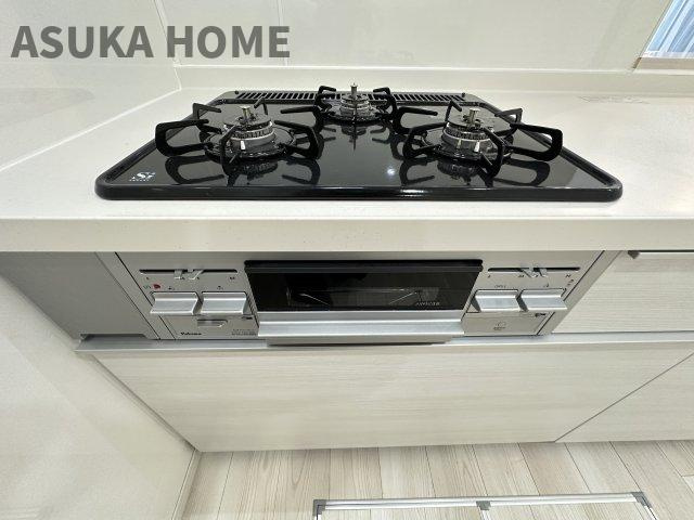 クイーンズガーデンサウスコートレジデンスの洋室|廊下側のお部屋です。明るさも充分あるお部屋なので、居室としての居住性にも適しているお部屋です。