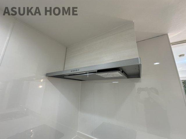 クイーンズガーデンサウスコートレジデンスの玄関|たっぷり玄関収納なので家族みんなの靴もしっかり収納できますね。