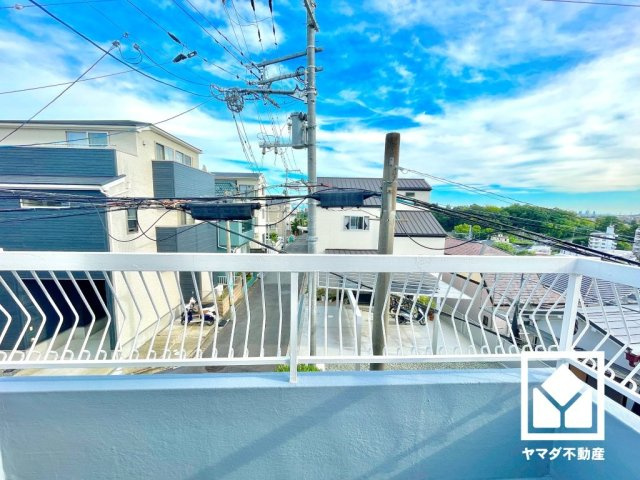 西宮市五月ケ丘の展望|高台につき見晴らしの良い景色が広がります。落ち着いた雰囲気の緑豊かな住宅地で、自然を身近に感じながらゆとりある毎日をお過ごしいただけます。