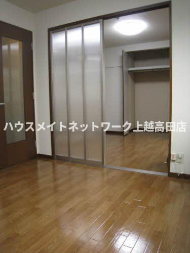 パストラル新光町Ⅰの居間・リビング|ＤＫ